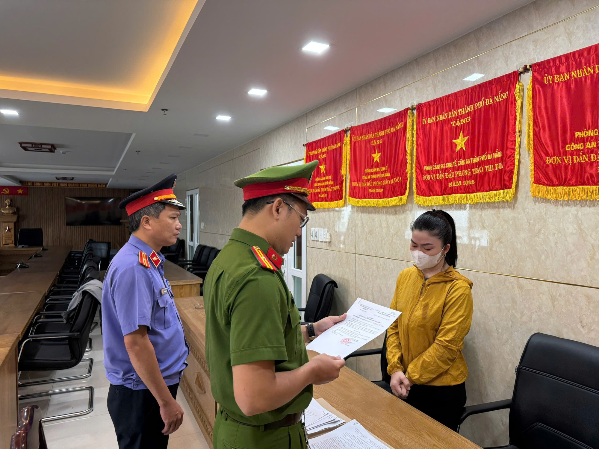 Khởi tố, lệnh khám xét với Phan Vũ Ngọc Trâm- Ảnh 1.