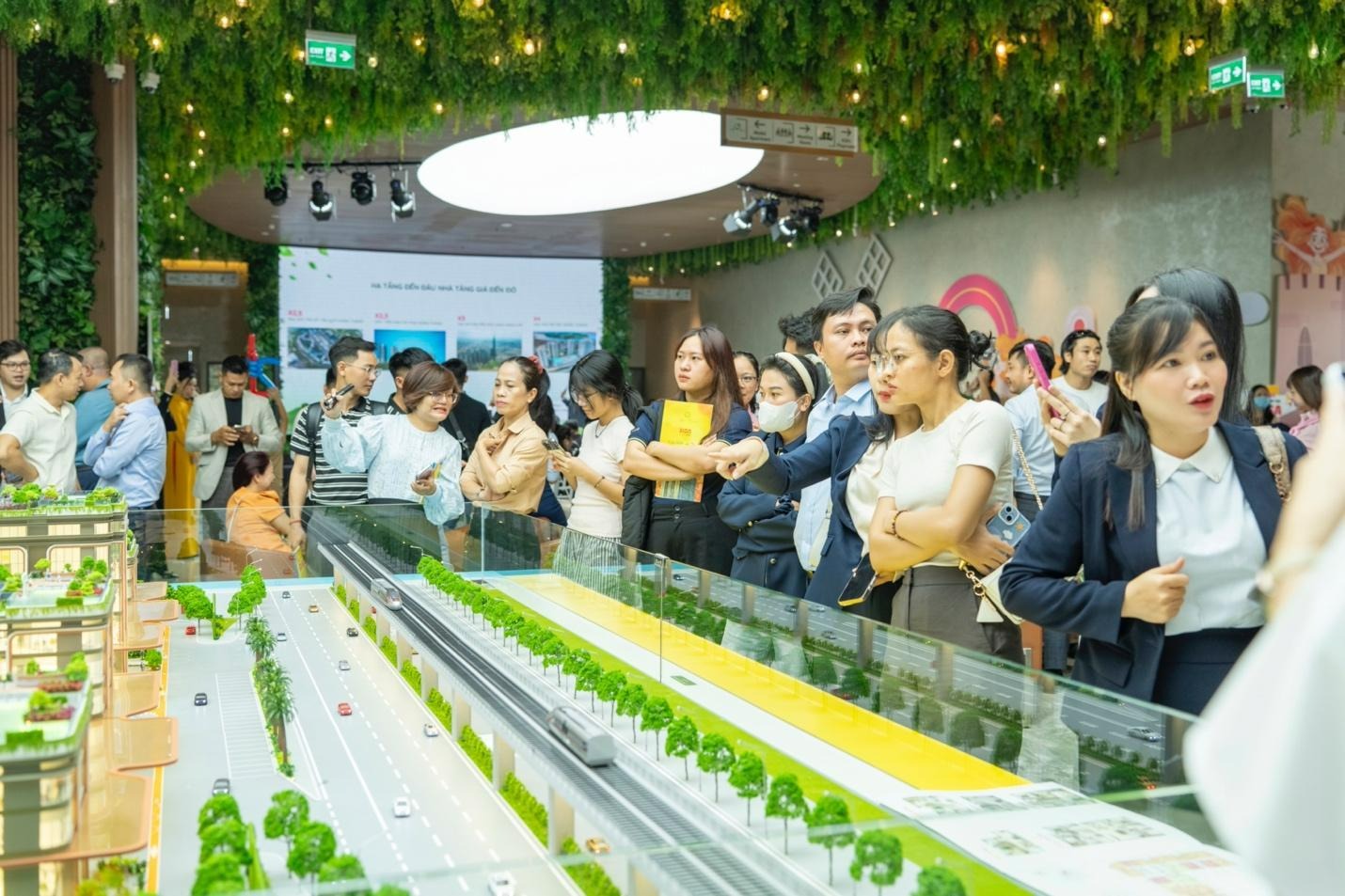 Chuyện gì sẽ xảy ra khi khu Đông Bắc đón loạt tín hiệu về đầu tư tuyến metro, quốc lộ từ năm 2026?- Ảnh 2. Chuyện gì sẽ xảy ra khi khu Đông Bắc đón loạt tín hiệu về đầu tư tuyến metro, quốc lộ từ năm 2026?- Ảnh 2.