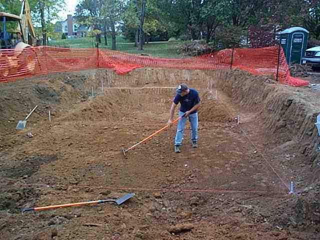 Đào hồ bơi ở vườn, người đàn ông phát hiện kho báu vàng trị giá 21 tỷ đồng: Chính quyền lập tức vào cuộc- Ảnh 1.