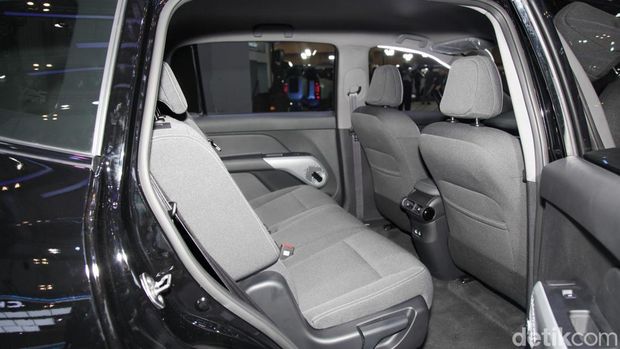 VinFast Limo Green lần đầu ra mắt tại Indonesia: Giá quy đổi hơn 470 triệu đồng, dự kiến bàn giao năm sau- Ảnh 2. VinFast Limo Green lần đầu ra mắt tại Indonesia: Giá quy đổi hơn 470 triệu đồng, dự kiến bàn giao năm sau- Ảnh 2.