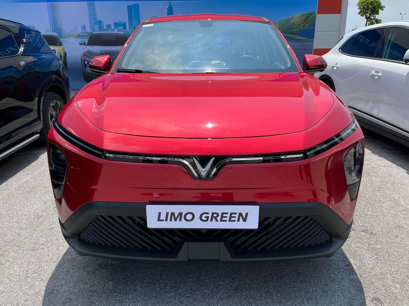 VinFast Limo Green lần đầu ra mắt tại Indonesia: Giá quy đổi hơn 470 triệu đồng, dự kiến bàn giao năm sau- Ảnh 3. VinFast Limo Green lần đầu ra mắt tại Indonesia: Giá quy đổi hơn 470 triệu đồng, dự kiến bàn giao năm sau- Ảnh 3.