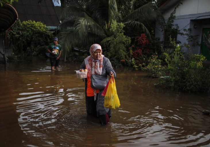 Lũ lụt nghiêm trọng ở Malaysia, gần 11.000 người phải sơ tán- Ảnh 1.