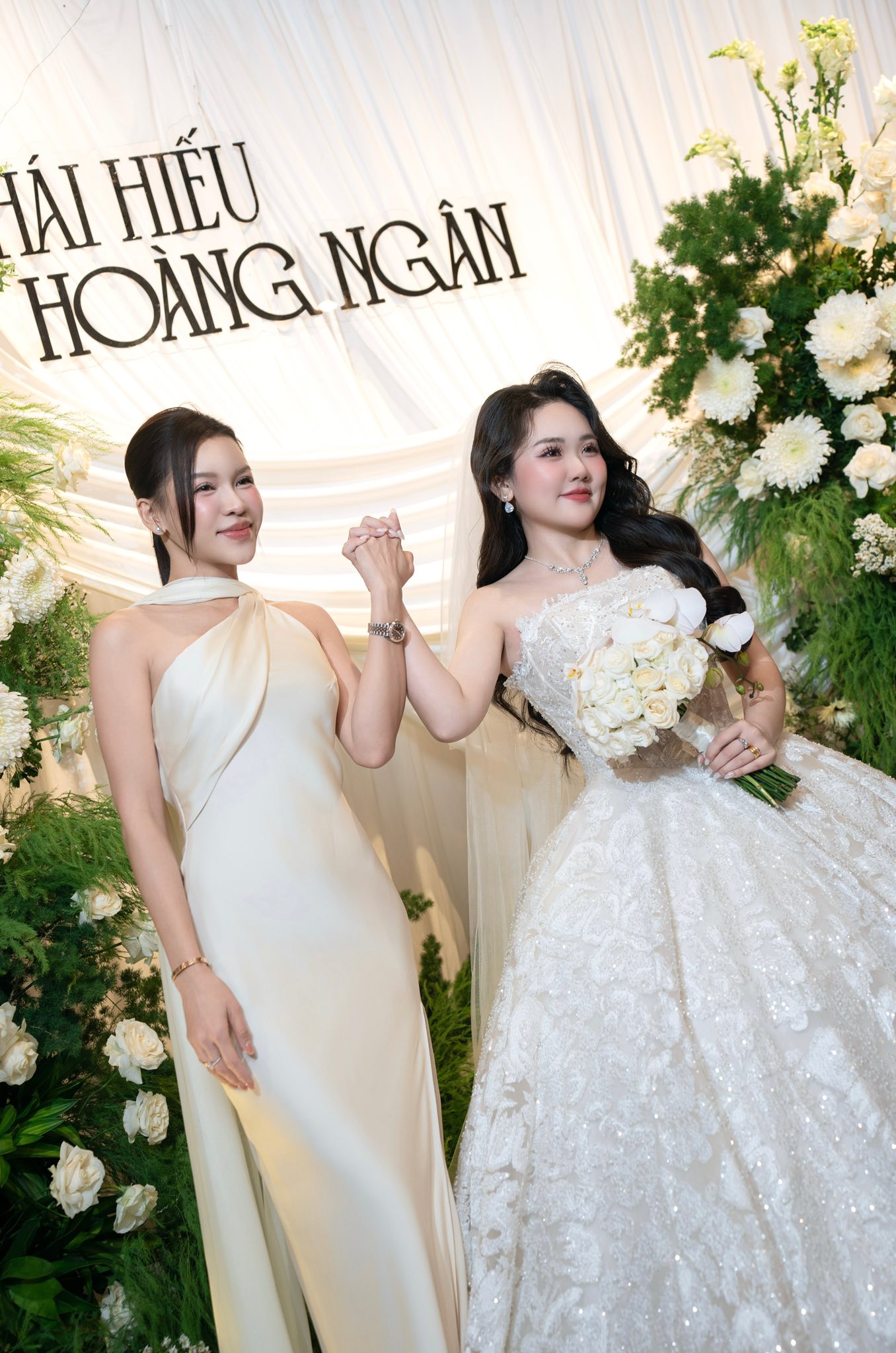 Mê mẩn ngắm visual Yến Xuân - vợ Lâm Tây, mẹ 1 con vóc dáng vẫn sexy bất bại, xinh đẹp bất chấp Mê mẩn ngắm visual Yến Xuân - vợ Lâm Tây, mẹ 1 con vóc dáng vẫn sexy bất bại, xinh đẹp bất chấp