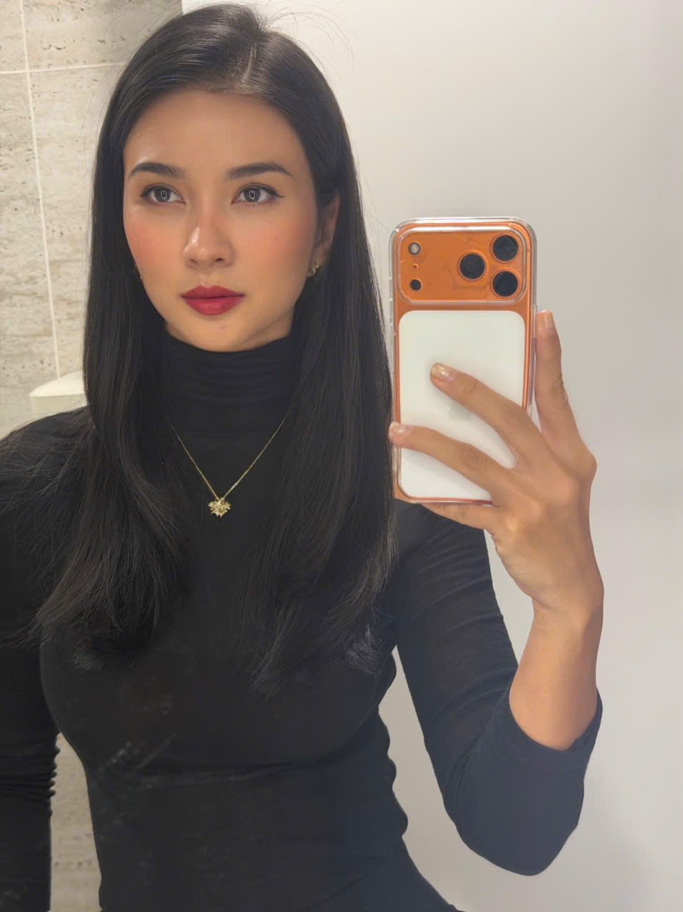 Lựa chọn táo bạo trong phòng ngủ của NSƯT đẹp nhất Việt Nam làm mẹ đơn thân năm 21 tuổi- Ảnh 1.