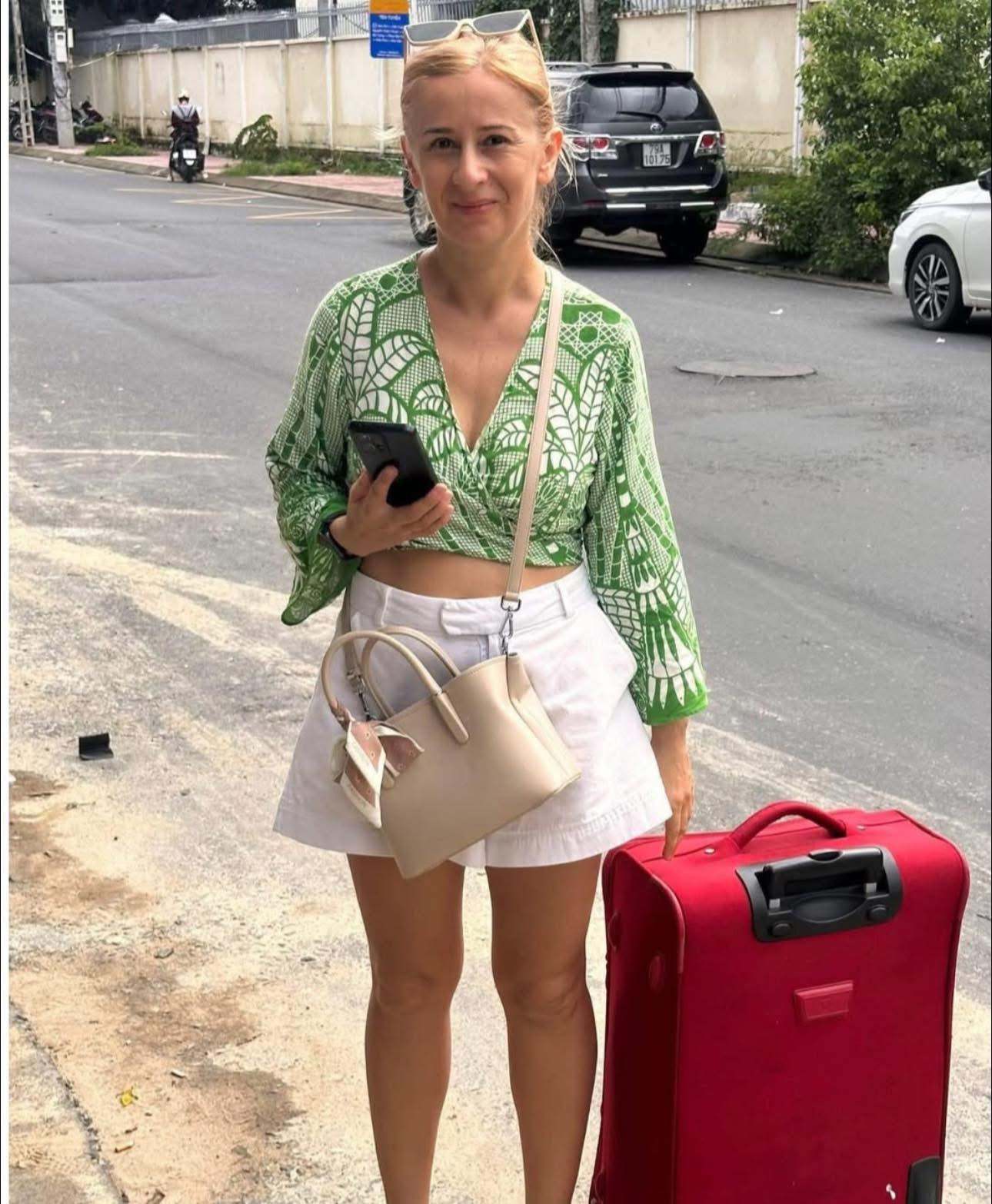 Khách Tây Khách Tây