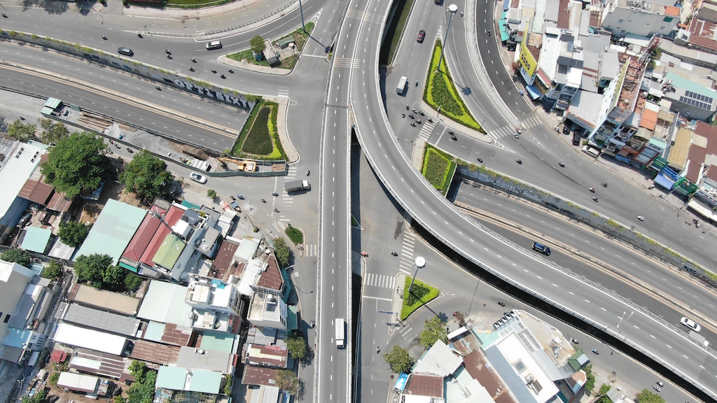 Loạt tuyến phố ở TPHCM 'gánh' hàng trăm tòa chung cư- Ảnh 8.