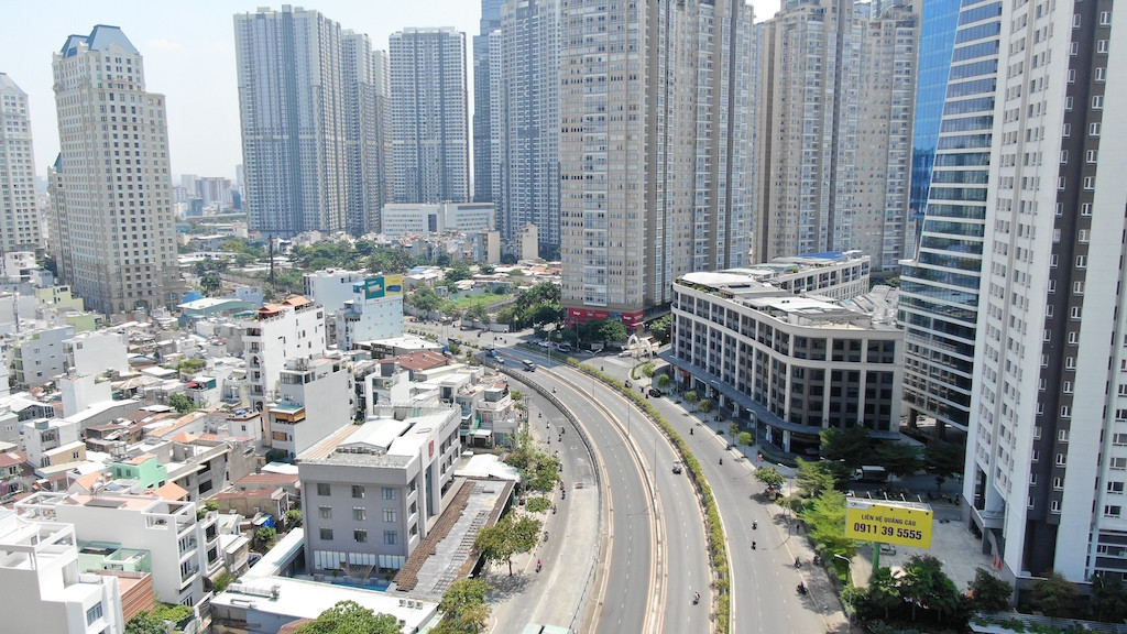 Loạt tuyến phố ở TPHCM 'gánh' hàng trăm tòa chung cư- Ảnh 1.