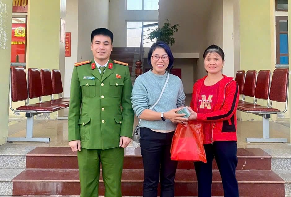 Tài khoản lâu không hoạt động bỗng nhận được 400 triệu đồng: Người phụ nữ ở Nghệ An được công an xã mời lên làm việc- Ảnh 1.