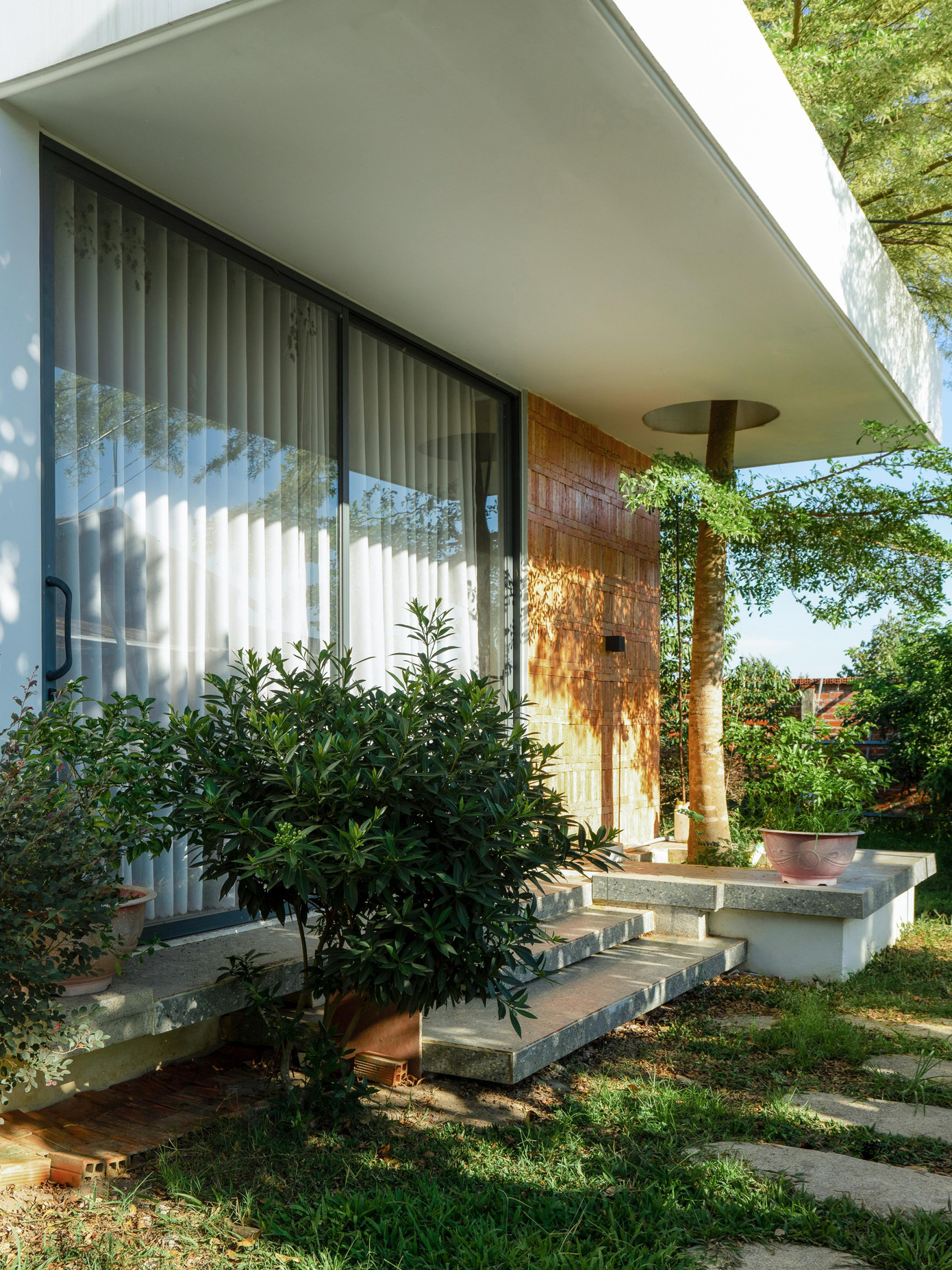 Nhà mái dốc 160m2 giữa cánh đồng lúa đẹp như tranh vẽ- Ảnh 8.