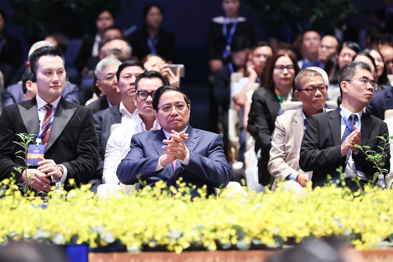 Thủ tướng: Vừa tự lực, tự cường, vừa đẩy mạnh hợp tác để TPHCM trở thành "siêu đô thị quốc tế trong kỷ nguyên số"- Ảnh 1.