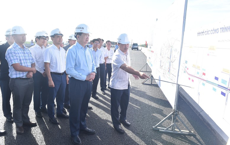 Phó Thủ tướng Mai Văn Chính kiểm tra thực địa dự án đường Vành đai 3 TPHCM- Ảnh 1.