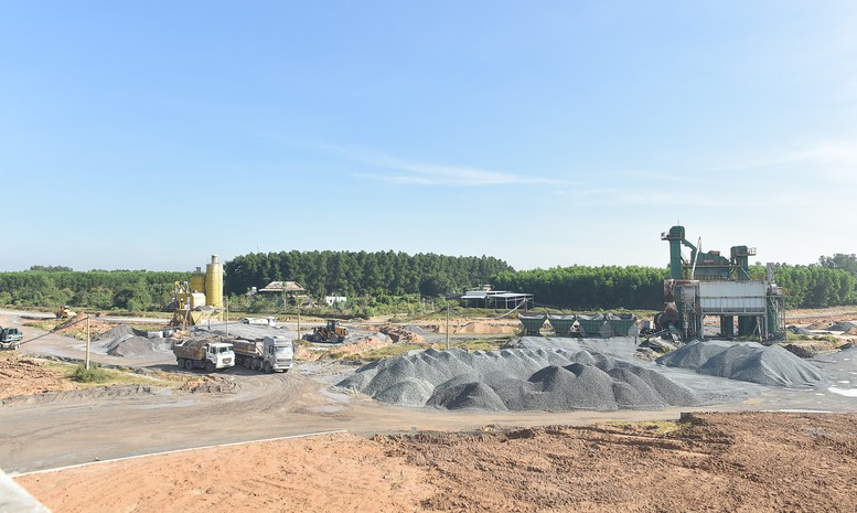 Phó Thủ tướng Mai Văn Chính kiểm tra thực địa dự án đường Vành đai 3 TPHCM- Ảnh 6.