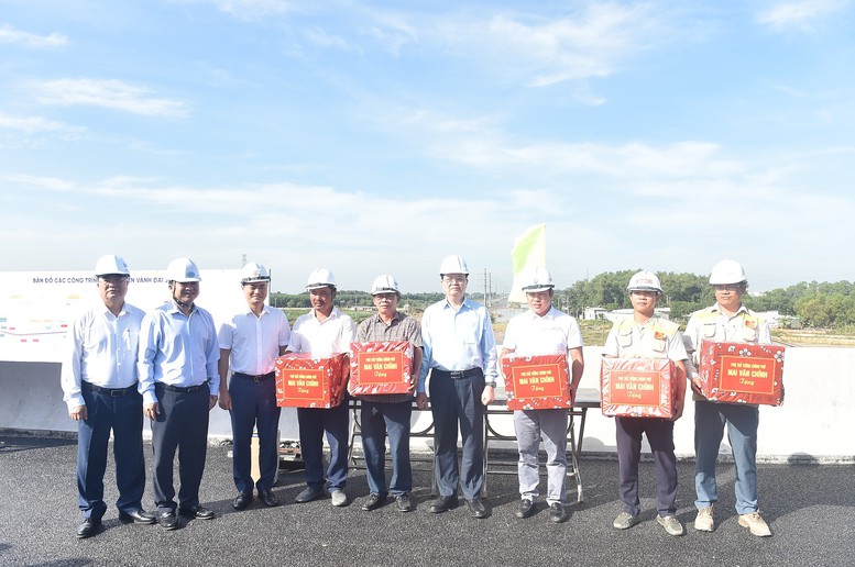 Phó Thủ tướng Mai Văn Chính kiểm tra thực địa dự án đường Vành đai 3 TPHCM- Ảnh 2.