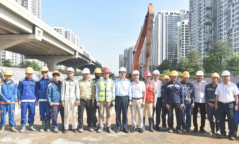 Phó Thủ tướng Mai Văn Chính kiểm tra thực địa dự án đường Vành đai 3 TPHCM- Ảnh 4.