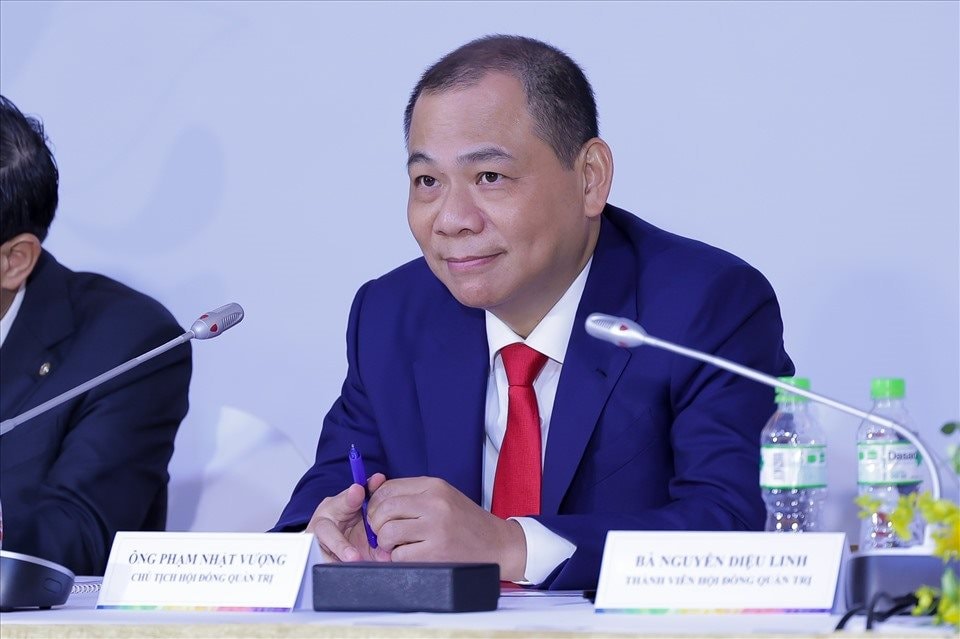 Tỷ phú Phạm Nhật Vượng vừa lập kỷ lục mới chưa từng có ở Việt Nam trong "ngày đỏ lửa"- Ảnh 1.