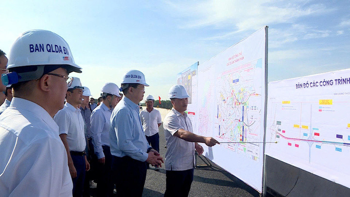 Phó Thủ tướng yêu cầu tranh thủ thời tiết, tăng ca đưa Vành đai 3 về đích 19/12- Ảnh 1.