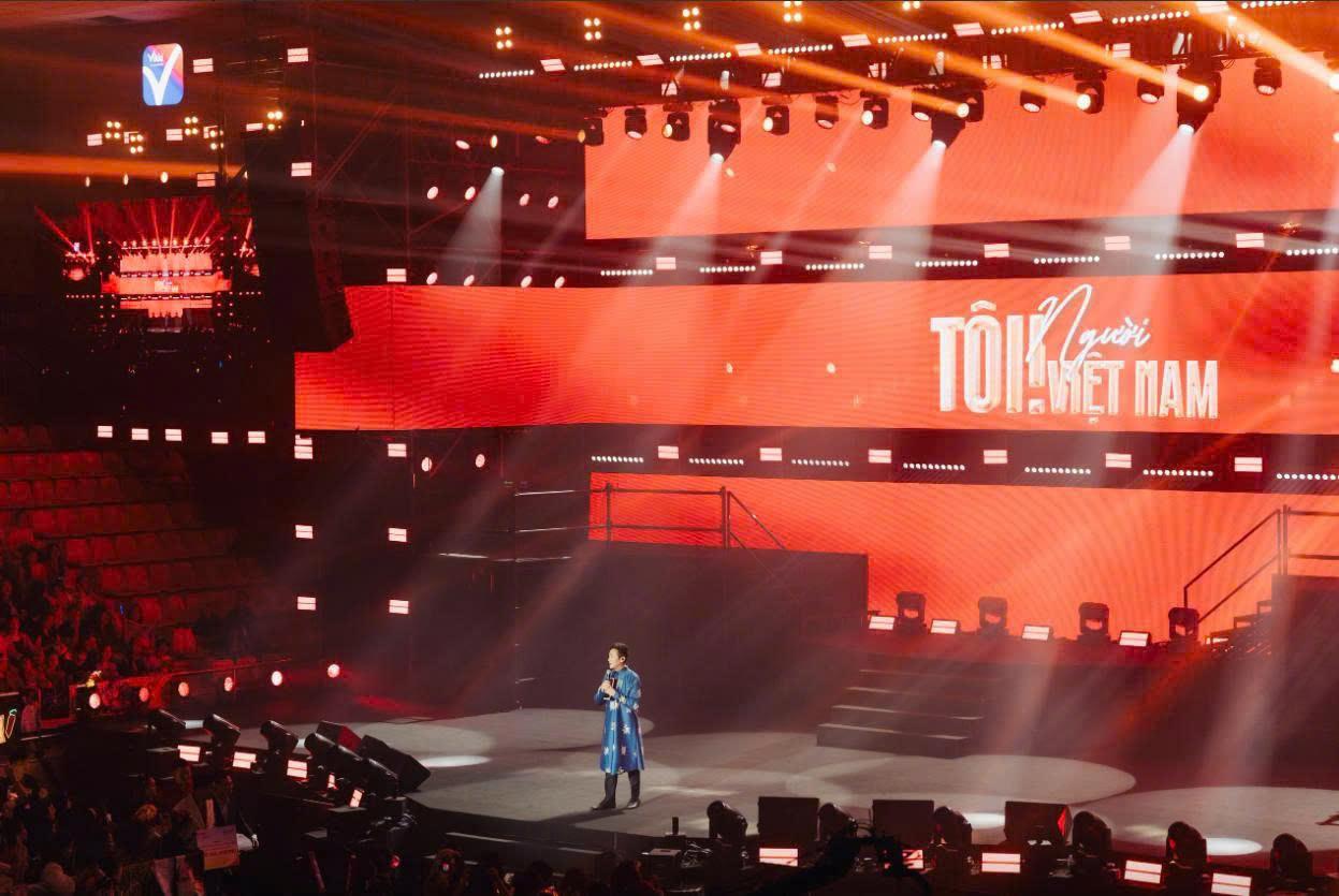 Đêm nhạc “Tôi! Người Việt Nam” & 5,3 tỷ đồng chuyển tới đồng bào bão lũ- Ảnh 1. Đêm nhạc “Tôi! Người Việt Nam” & 5,3 tỷ đồng chuyển tới đồng bào bão lũ- Ảnh 1.