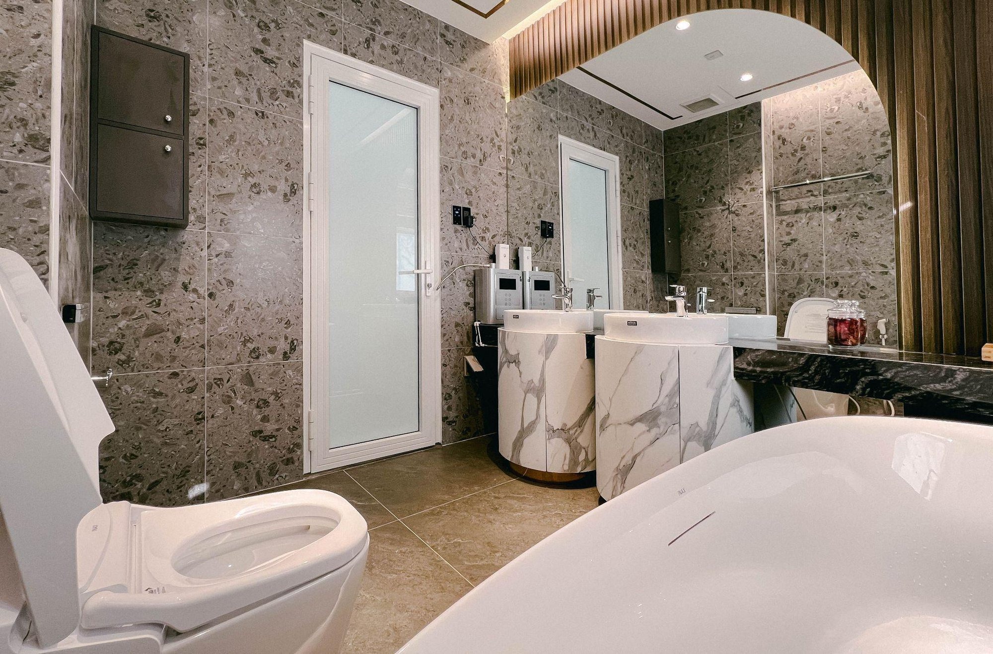 Tài sản chung của Thu Trang - Tiến Luật- Ảnh 9. Tài sản chung của Thu Trang - Tiến Luật- Ảnh 9.