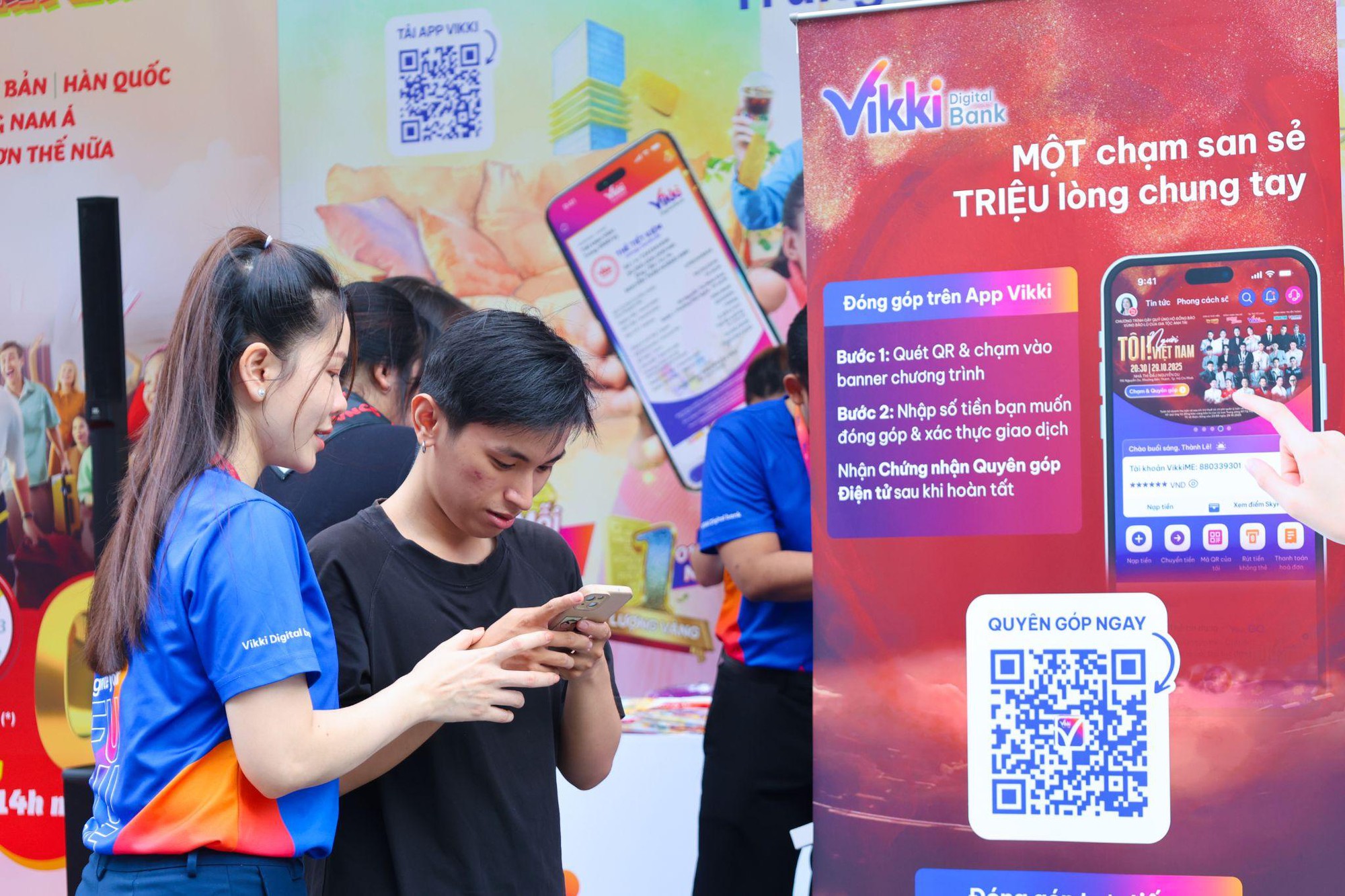 Đêm nhạc “Tôi! Người Việt Nam” & 5,3 tỷ đồng chuyển tới đồng bào bão lũ- Ảnh 3. Đêm nhạc “Tôi! Người Việt Nam” & 5,3 tỷ đồng chuyển tới đồng bào bão lũ- Ảnh 3.