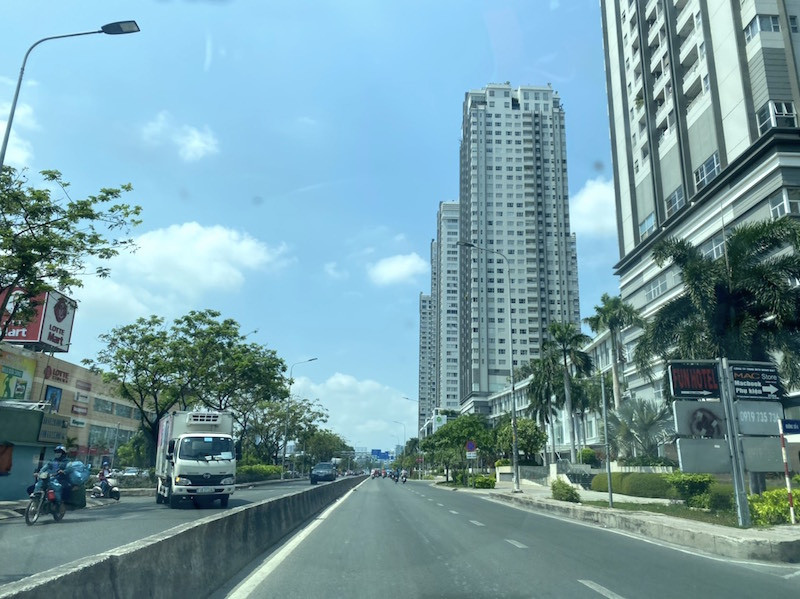 Loạt tuyến phố ở TPHCM 'gánh' hàng trăm tòa chung cư- Ảnh 15.