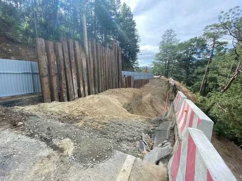 Nổ mìn phá đất đá sạt lở, sớm thông đường lên Đà Lạt- Ảnh 3.