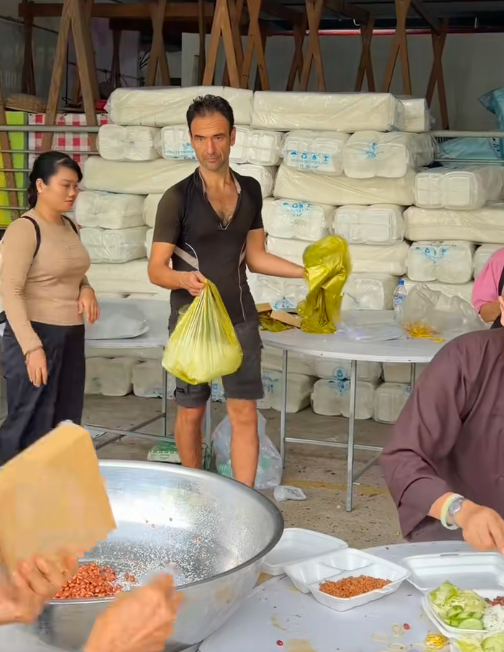 Khách Tây Khách Tây