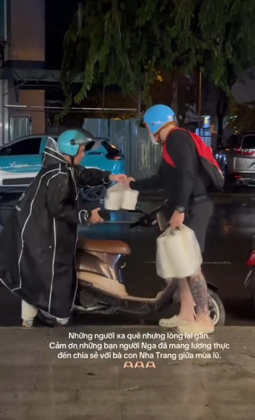 Khách Tây Khách Tây