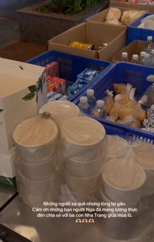 Khách Tây Khách Tây