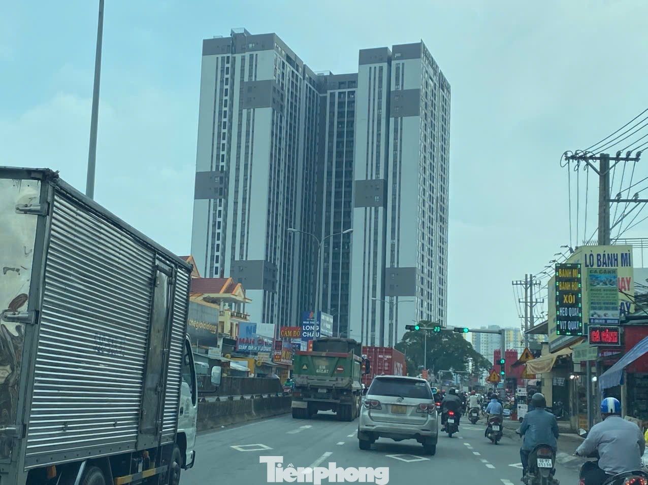 Loạt tuyến phố ở TPHCM 'gánh' hàng trăm tòa chung cư- Ảnh 24.
