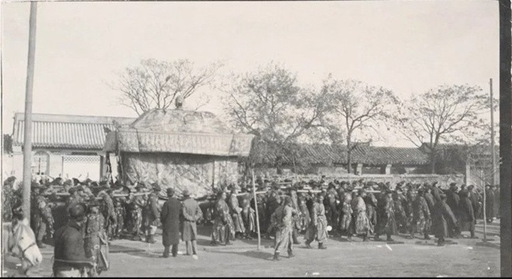 Ảnh hiếm tang lễ Từ Hi Thái hậu: Xa hoa bậc nhất, đoàn người tiễn đưa nối dài- Ảnh 4.