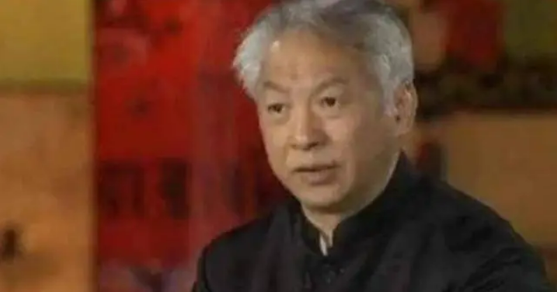 Cô gái đem chiếc vòng ngọc đeo suốt 10 năm đi thẩm định, chuyên gia ra giá 2,2 tỷ đồng nhưng phán 1 câu: “Cô đúng là gan lớn thật đấy!”- Ảnh 2. Cô gái đem chiếc vòng ngọc đeo suốt 10 năm đi thẩm định, chuyên gia ra giá 2,2 tỷ đồng nhưng phán 1 câu: “Cô đúng là gan lớn thật đấy!”- Ảnh 2.