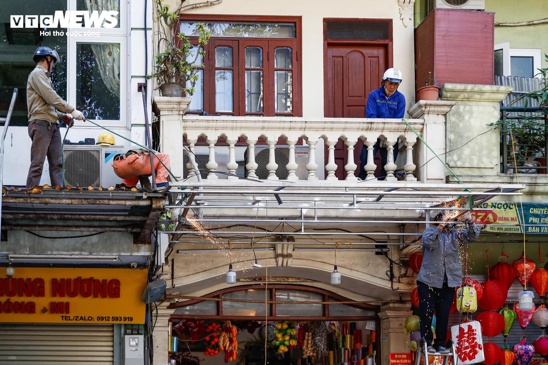 Phố trung tâm Hà Nội ‘lột xác’ sau ngày ra quân dỡ mái che, dọn dẹp vỉa hè- Ảnh 5.