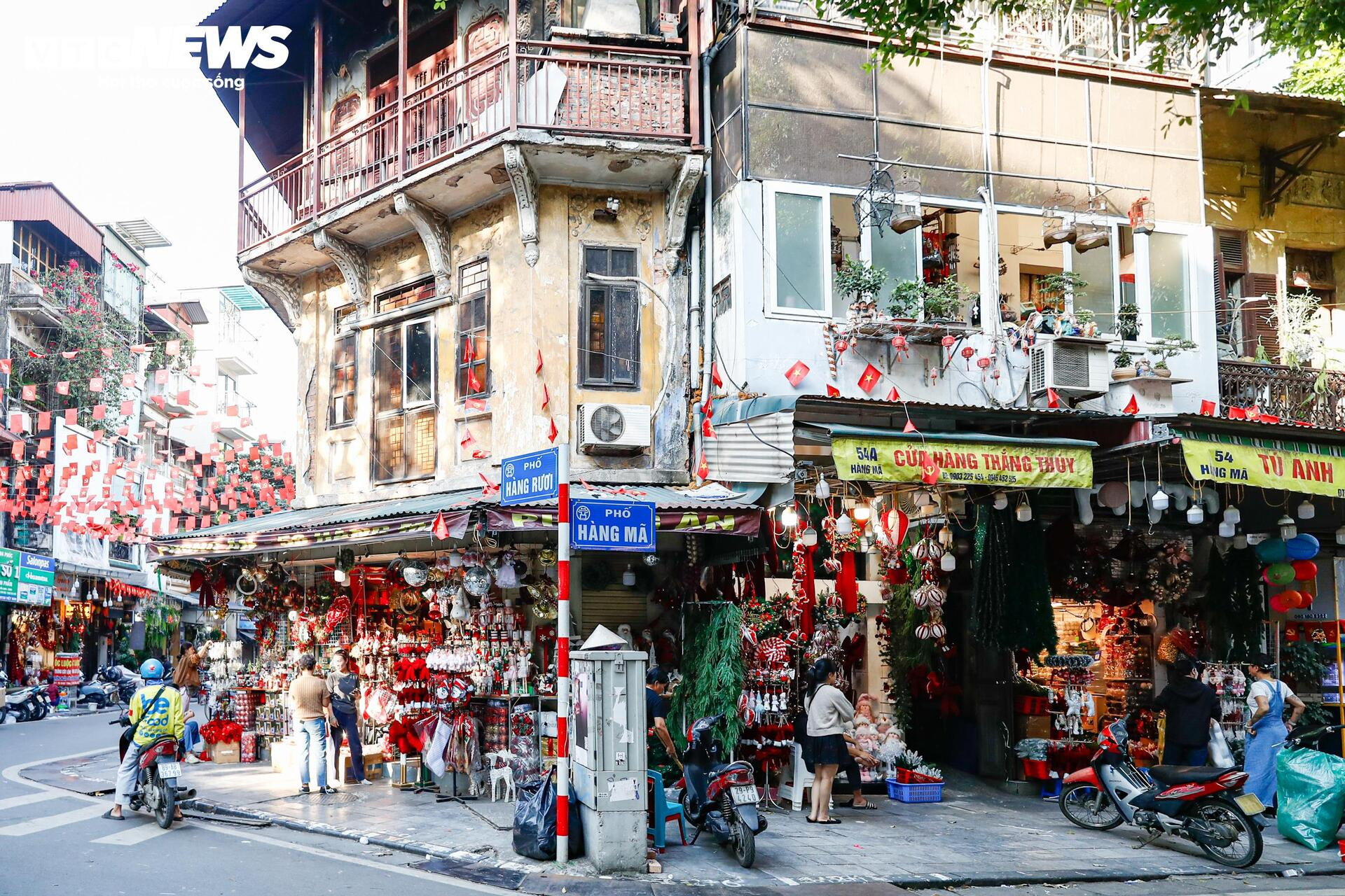 Phố trung tâm Hà Nội ‘lột xác’ sau ngày ra quân dỡ mái che, dọn dẹp vỉa hè- Ảnh 9.