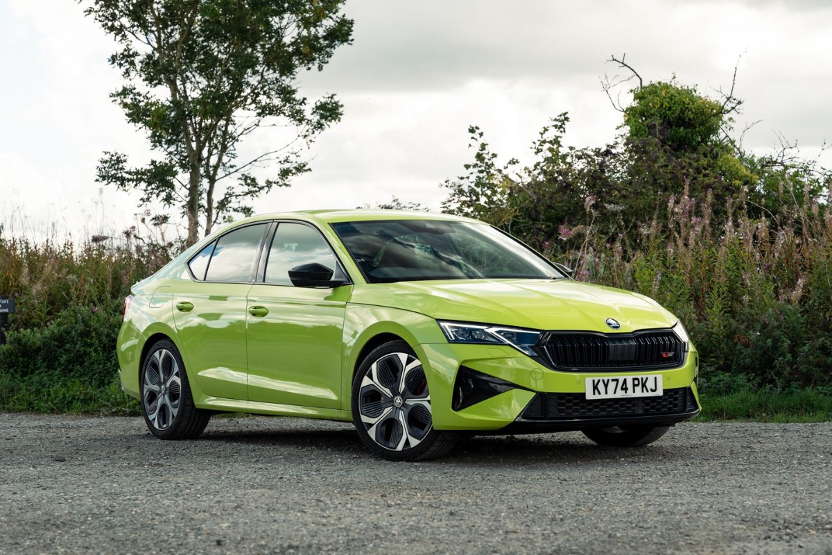 Một mẫu xe thể thao mới sắp được ra mắt thị trường Việt Nam: Nhập châu Âu, giá bán dự kiến thế nào?- Ảnh 1.