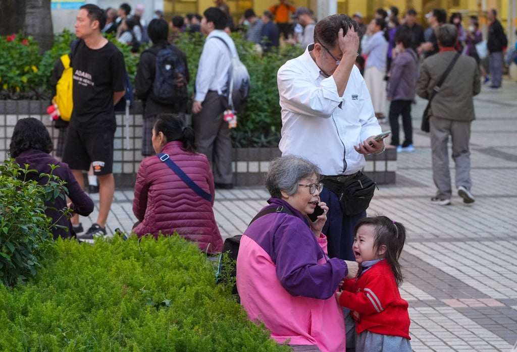 Biển lửa nuốt trọn 3 tòa chung cư với 4000 cư dân sinh sống tại Hong Kong: Hàng trăm cuộc gọi cầu cứu đổ về, cư dân hoảng loạn tìm người thân- Ảnh 4.