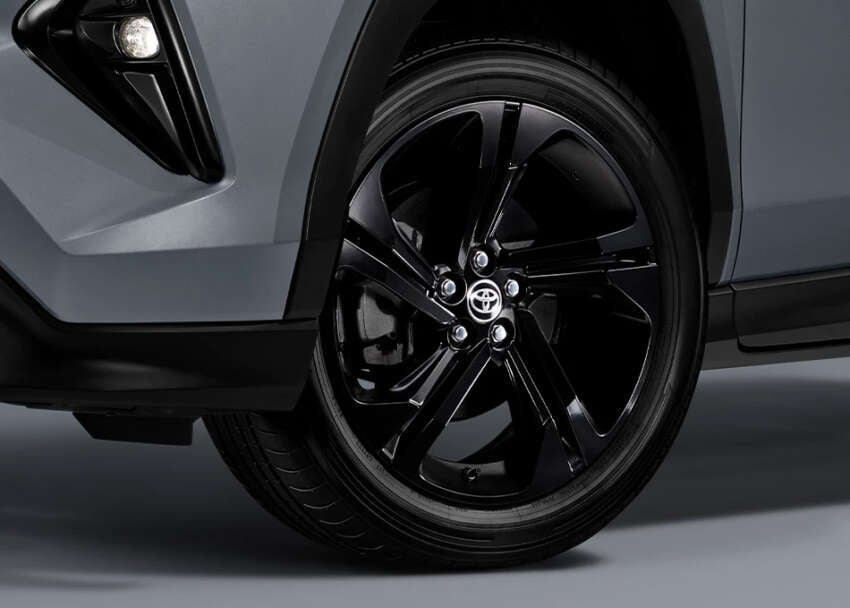 Toyota Yaris Cross thêm bản mới tại thị trường sát Việt Nam: Giá quy đổi 750 triệu đồng, phủ đen toàn thân, giữ nguyên cấu hình hybrid- Ảnh 3.