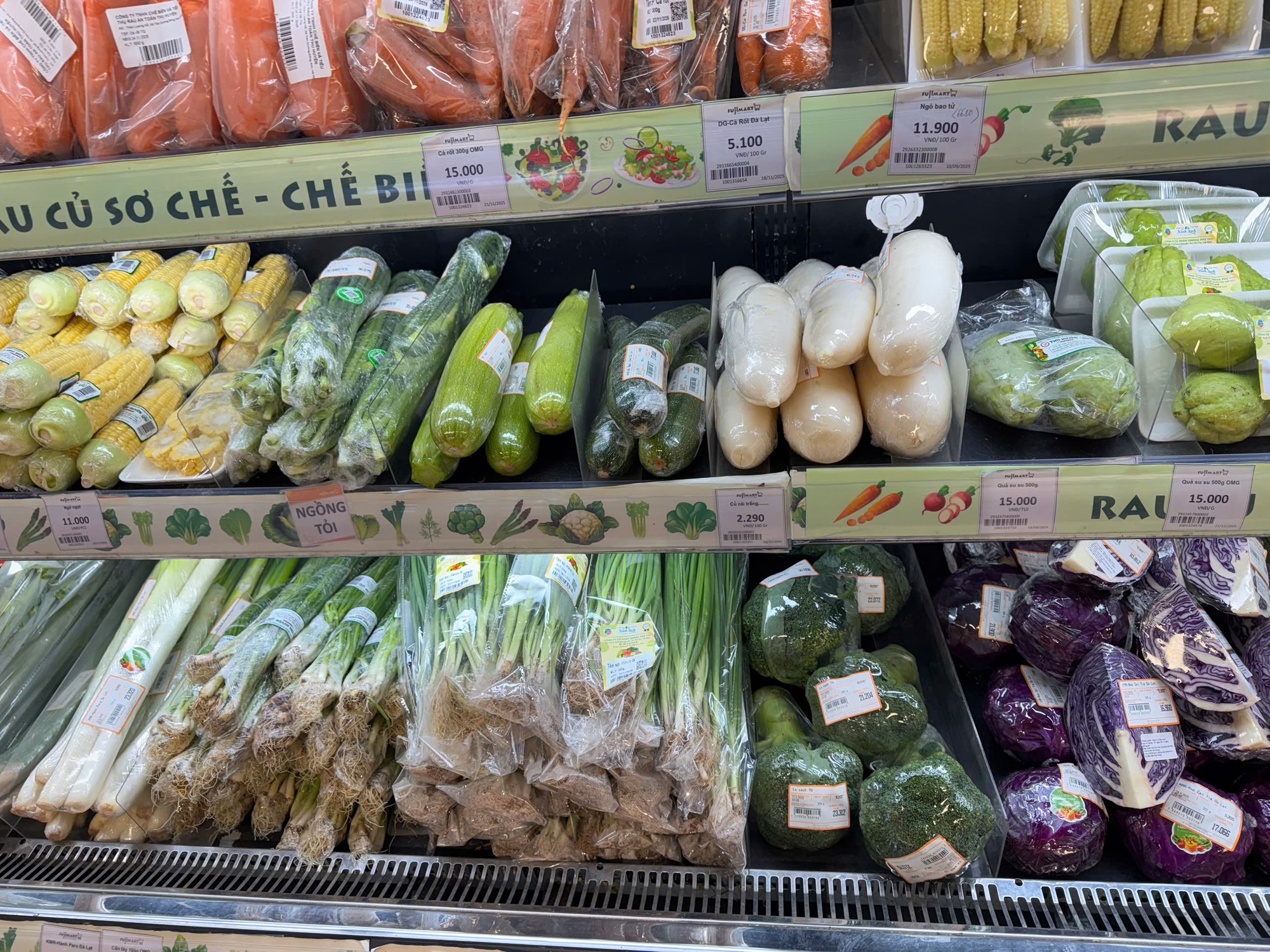 Giá rau xanh Hà Nội vẫn “neo cao”- Ảnh 7. Giá rau xanh Hà Nội vẫn “neo cao”- Ảnh 7.