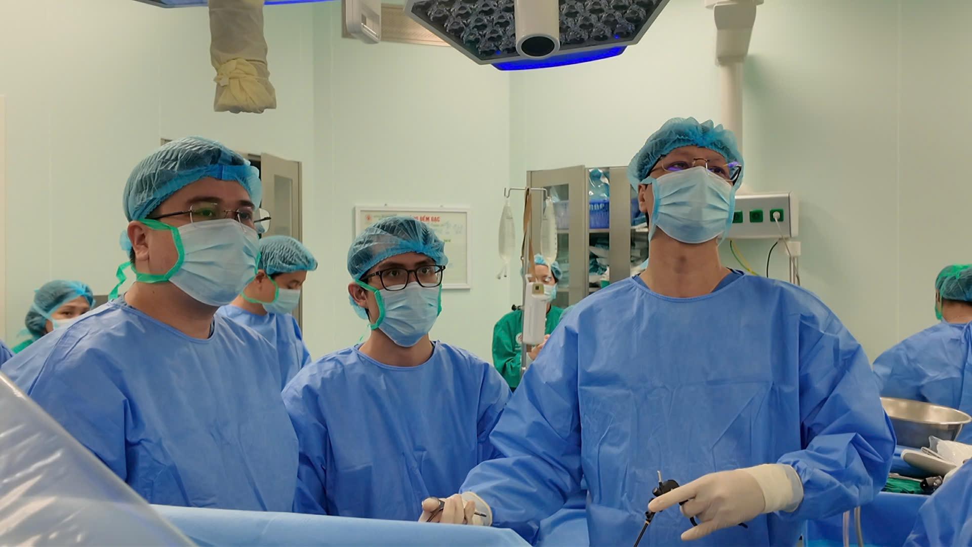 Lần đầu tiên Việt Nam thực hiện thành công 1 ca ghép gan bất đồng nhóm máu ở người lớn- Ảnh 2. Lần đầu tiên Việt Nam thực hiện thành công 1 ca ghép gan bất đồng nhóm máu ở người lớn- Ảnh 2.