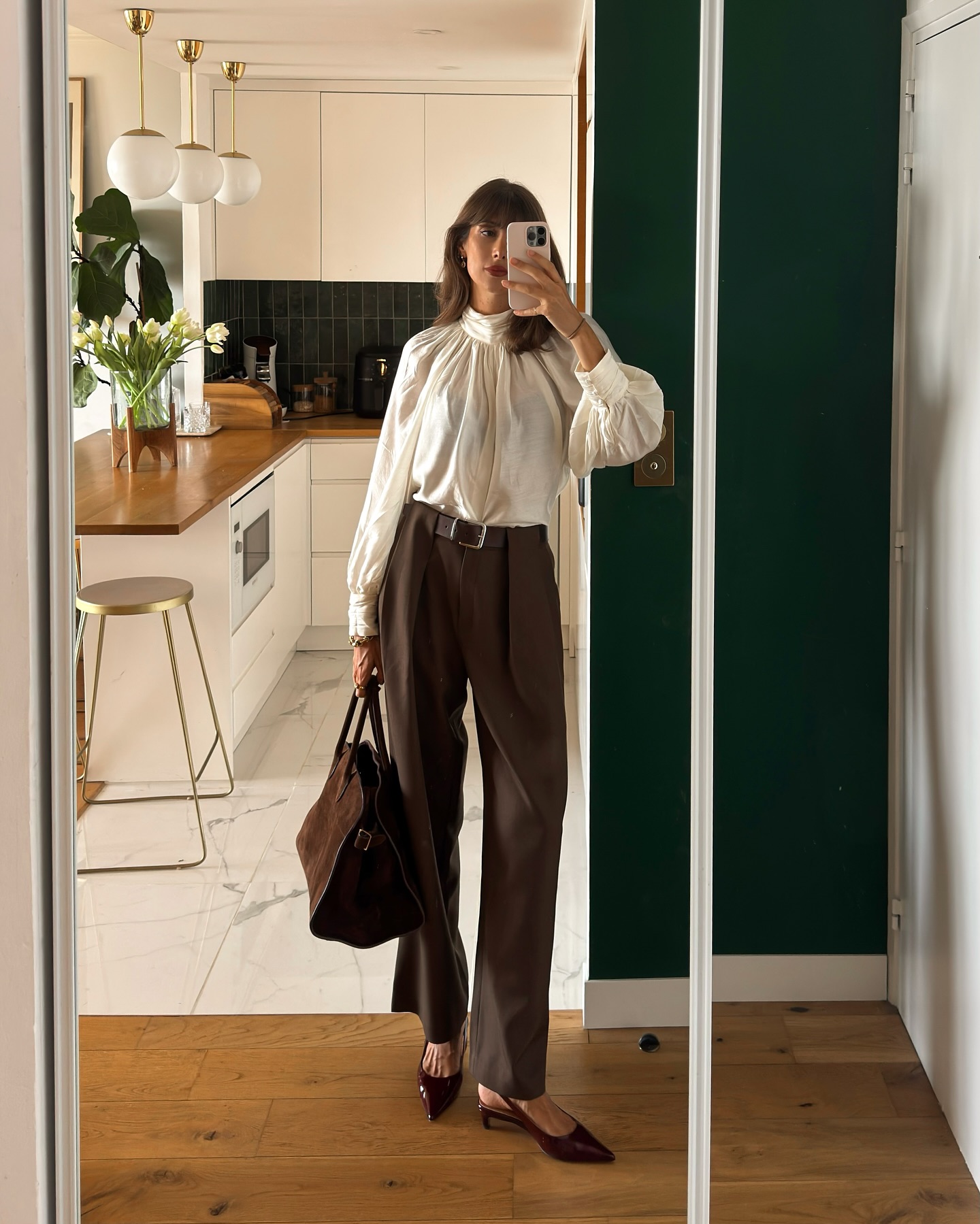 Phụ nữ Pháp đang mê mẩn trang phục màu nâu, mix đồ sang thế này không tham khảo quá phí- Ảnh 9. Phụ nữ Pháp đang mê mẩn trang phục màu nâu, mix đồ sang thế này không tham khảo quá phí- Ảnh 9.