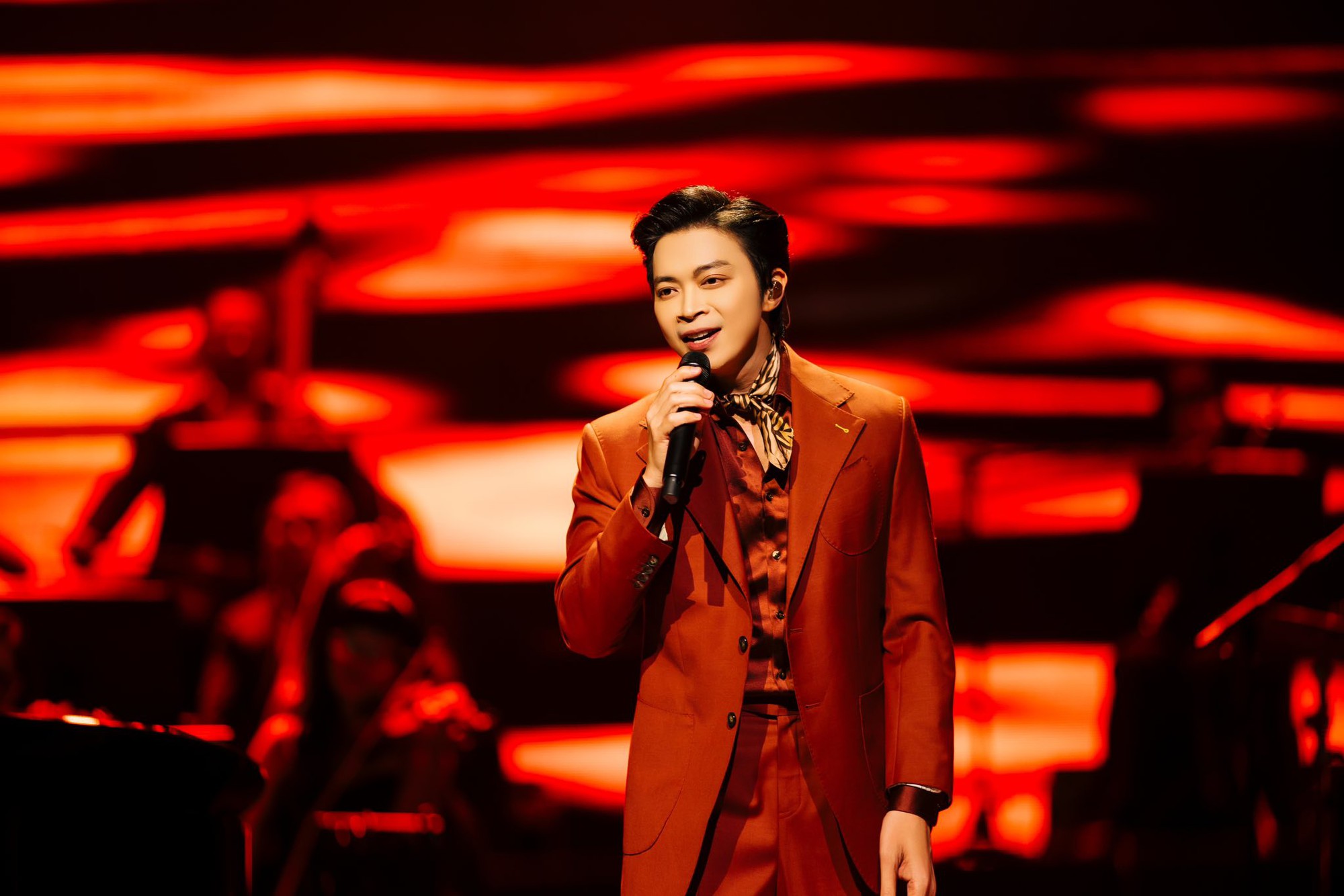 Giọng ca thực lực bán vé đắt ngang ngửa Mỹ Tâm - Hà Anh Tuấn huỷ show vì ế vé- Ảnh 6. Giọng ca thực lực bán vé đắt ngang ngửa Mỹ Tâm - Hà Anh Tuấn huỷ show vì ế vé- Ảnh 6.