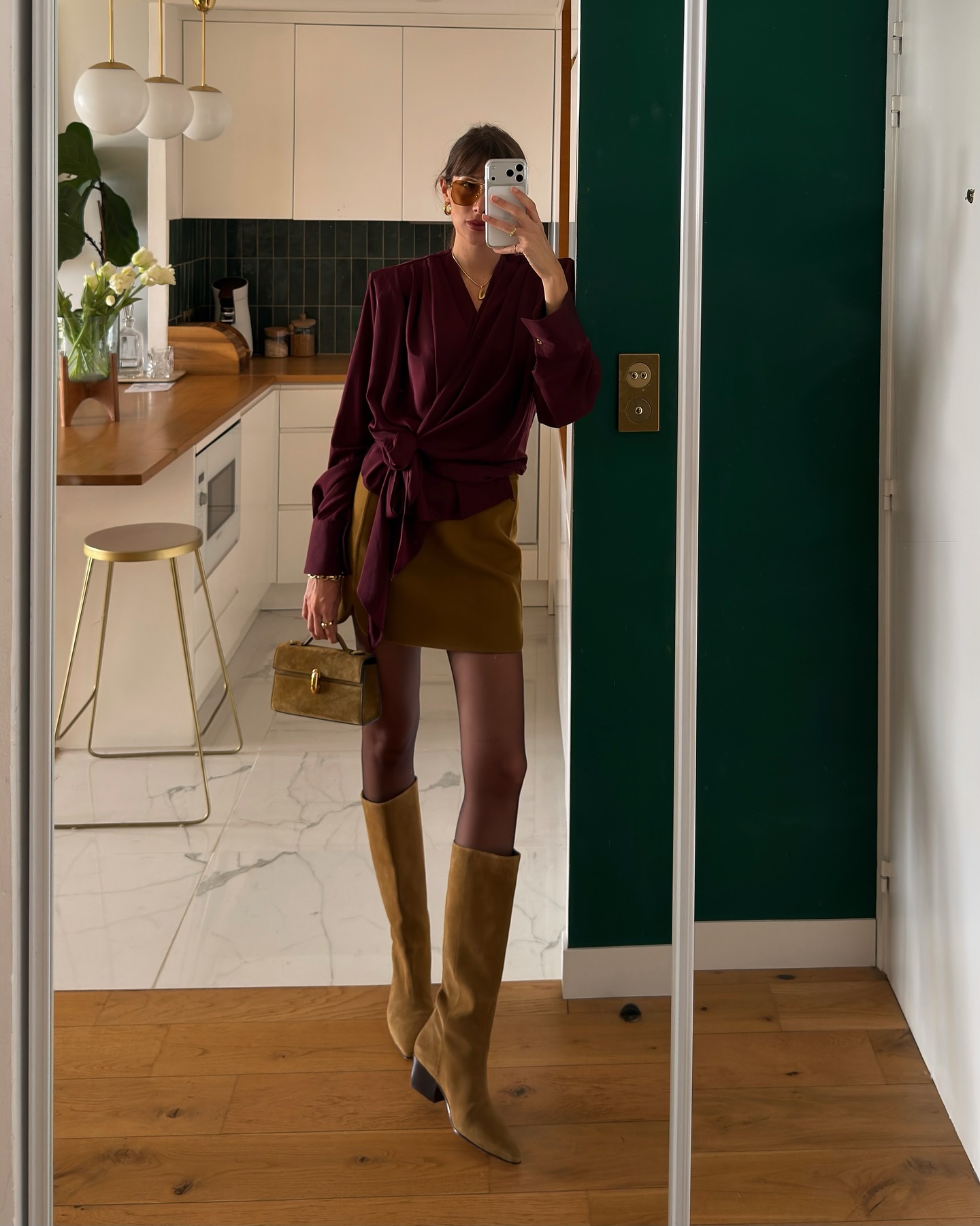 Phụ nữ Pháp đang mê mẩn trang phục màu nâu, mix đồ sang thế này không tham khảo quá phí- Ảnh 6. Phụ nữ Pháp đang mê mẩn trang phục màu nâu, mix đồ sang thế này không tham khảo quá phí- Ảnh 6.