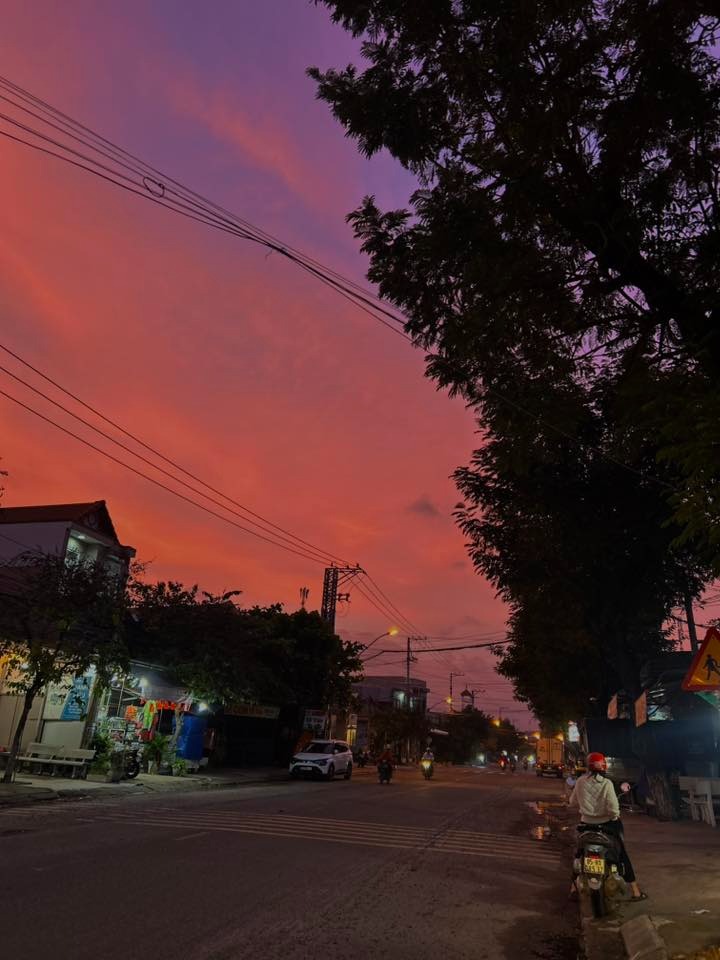 Xuất hiện bầu trời "tím lịm tìm sim" ở Khánh Hoà- Ảnh 10.