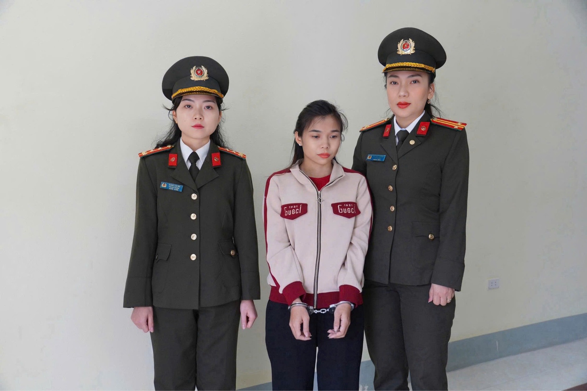 Bắt cựu nhân viên công ty tài chính Lò Thị Hoài- Ảnh 1. Bắt cựu nhân viên công ty tài chính Lò Thị Hoài- Ảnh 1.