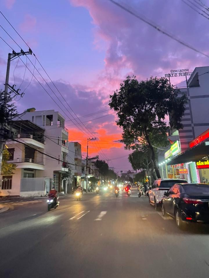 Xuất hiện bầu trời "tím lịm tìm sim" ở Khánh Hoà- Ảnh 6.