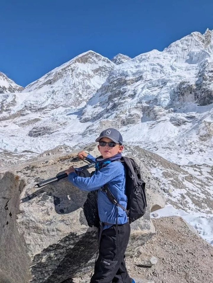Nhà thám hiểm 9 tuổi chiến đấu với băng giá trên núi Everest để giúp người nghèo- Ảnh 2.