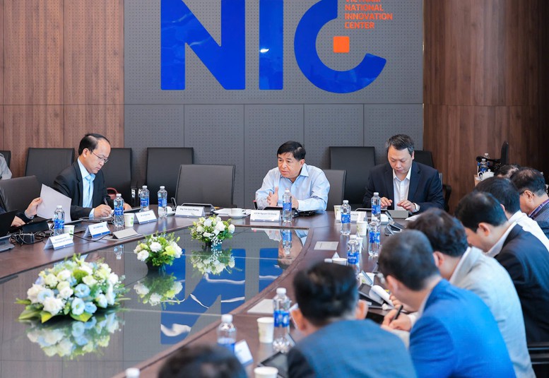 Phó Thủ tướng bàn về phát triển các ngành công nghệ chiến lược với các chuyên gia, doanh nghiệp lớn- Ảnh 3.