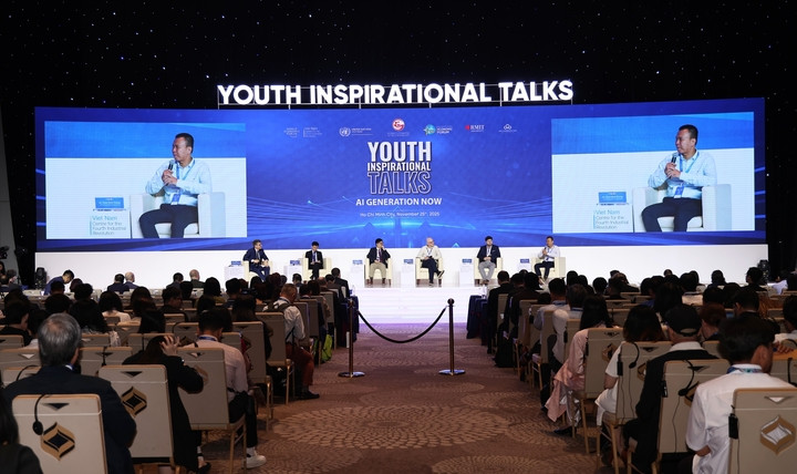 CEO Diễn đàn Kinh tế Thế giới: AI là công cụ, không thể thay thế con người- Ảnh 1.