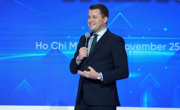 CEO Diễn đàn Kinh tế Thế giới: AI là công cụ, không thể thay thế con người- Ảnh 2.