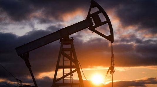 Chưa hết buồn vì mất khách hàng, Nga đón thêm đối thủ cạnh tranh mới tại châu Á: Âm thầm vận chuyển đến Trung Quốc qua bên thứ 3, sản lượng hơn 200.000 thùng dầu/ngày- Ảnh 1.