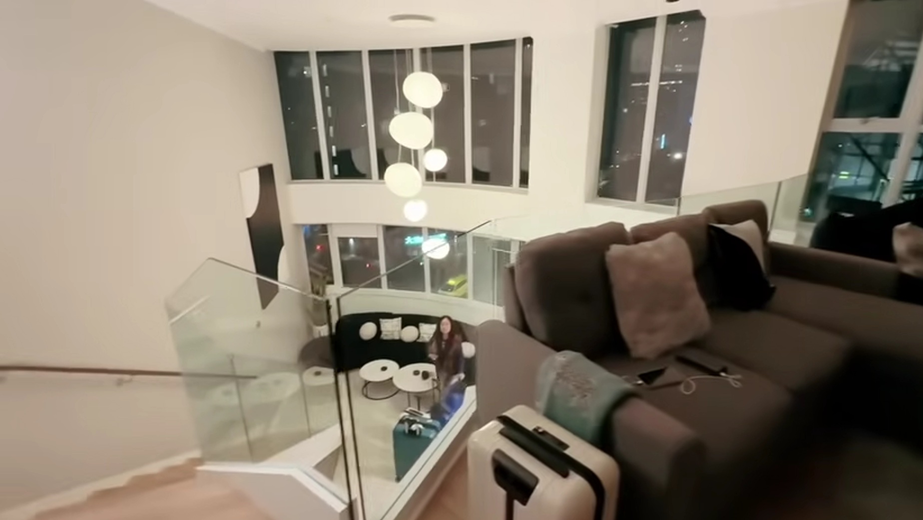 Đệ nhất danh hài miền Nam 76 tuổi du lịch Canada, ở hẳn penthouse đắt tiền- Ảnh 1.